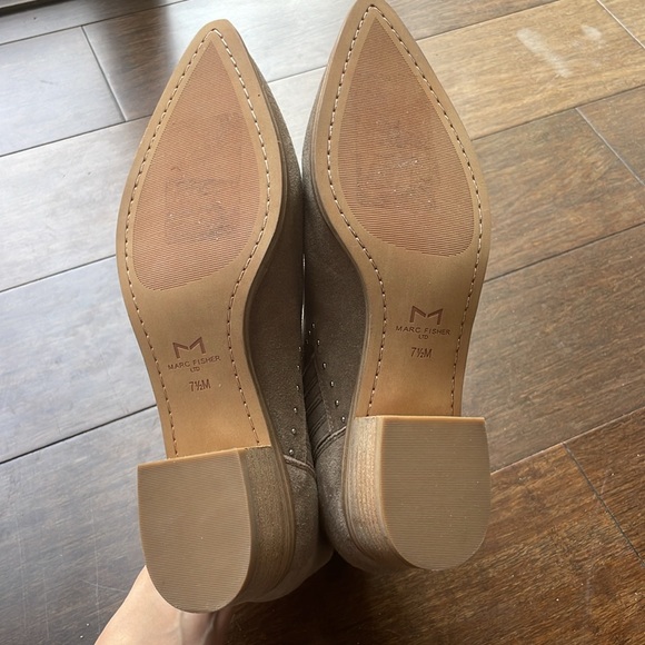 Marc Fisher Ltd Yami Studded Chelsea Suede Booties Ankle Boots Womens Size 7.5 - Picture 7 of 7